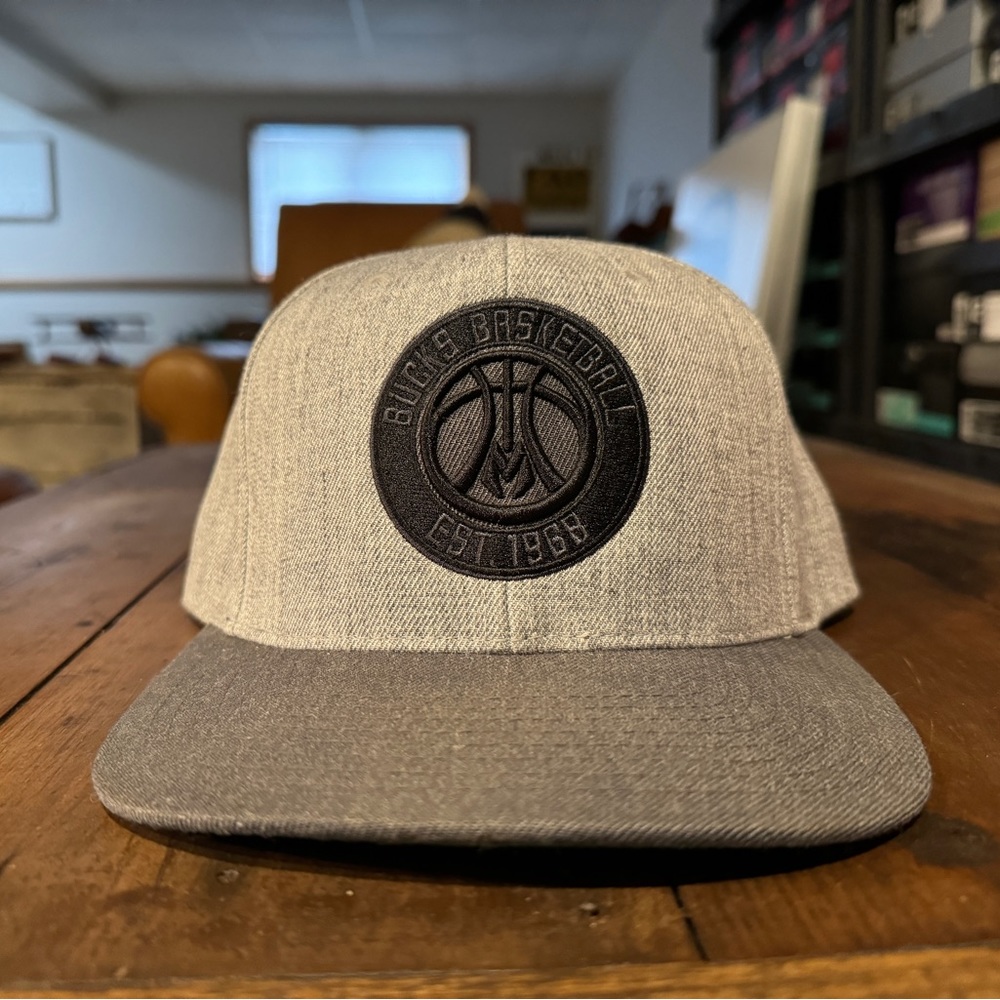 Mitchell and Ness snap back Milwaukee Bucks hat Cap